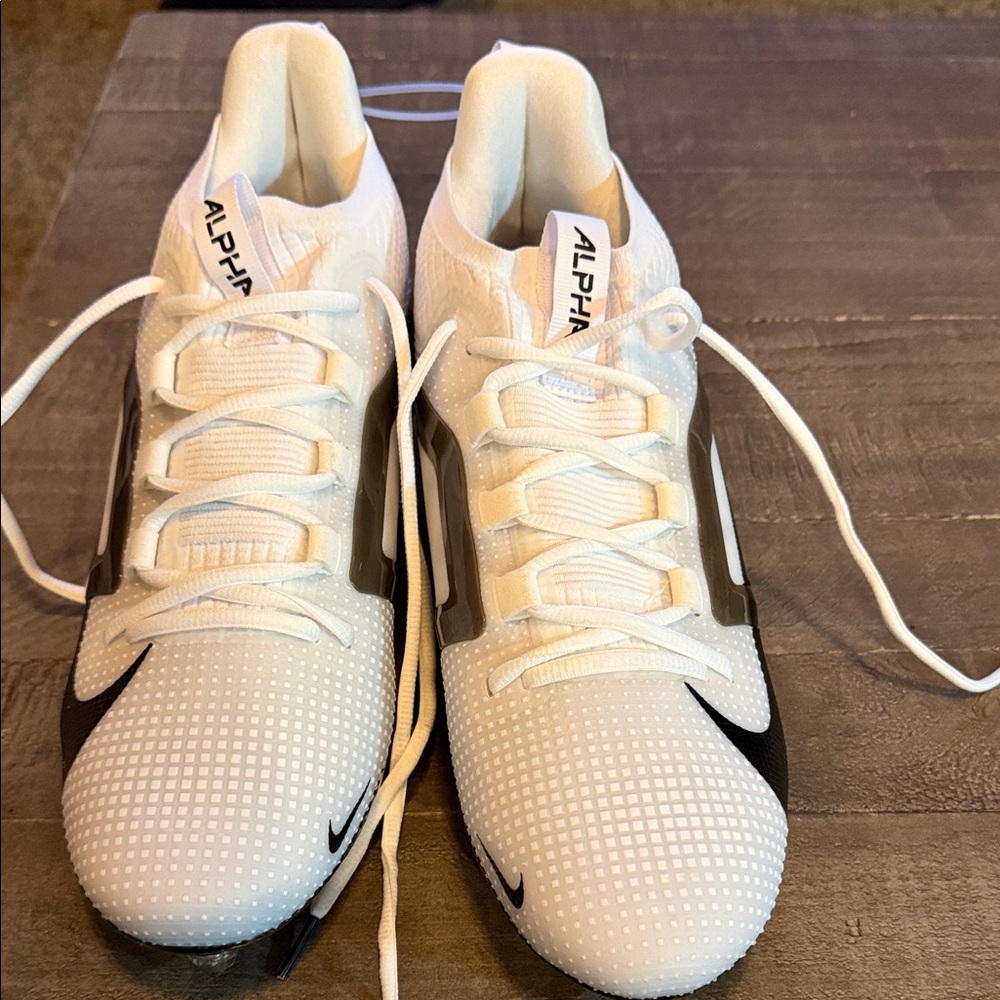 NEW Nike Men's Size 11.5 Alpha Menace 4 Elite D Football Cleats White Black NWOT - Picture 3 of 11